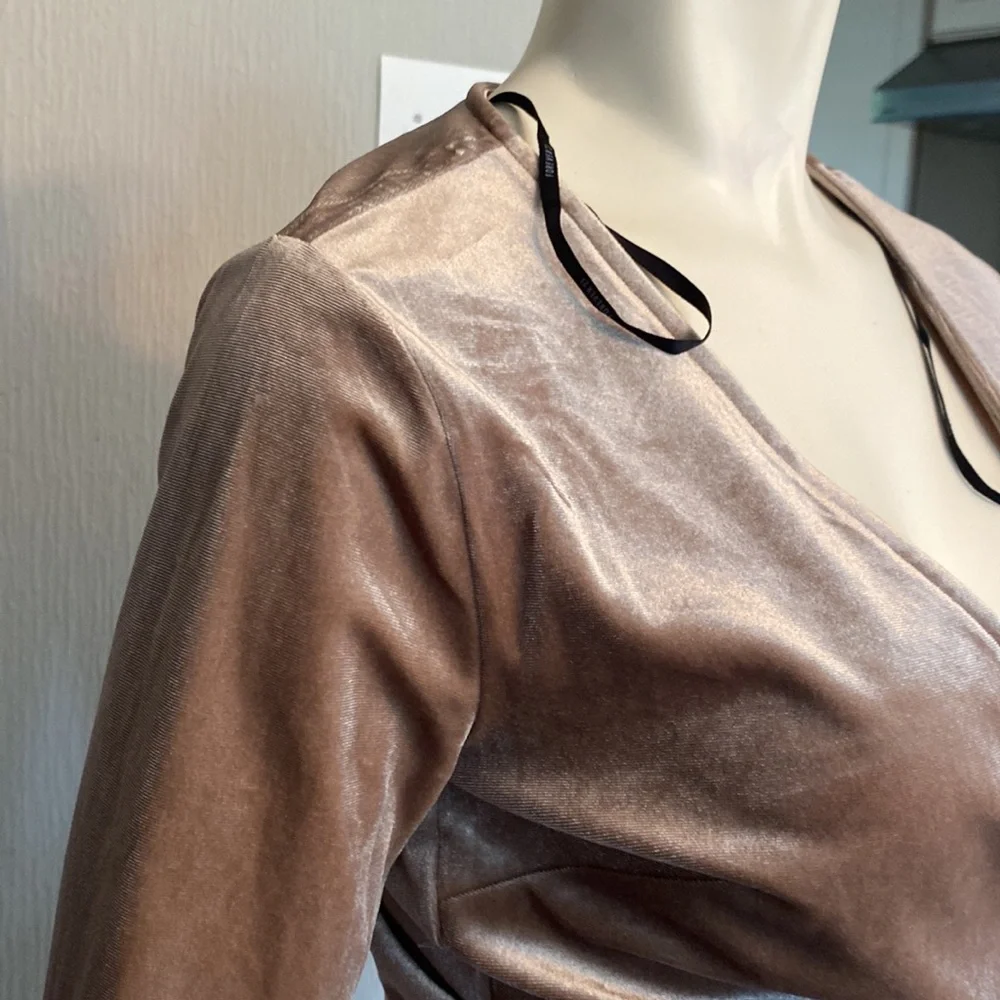 Forever 21 Top - Picture 3 of 5